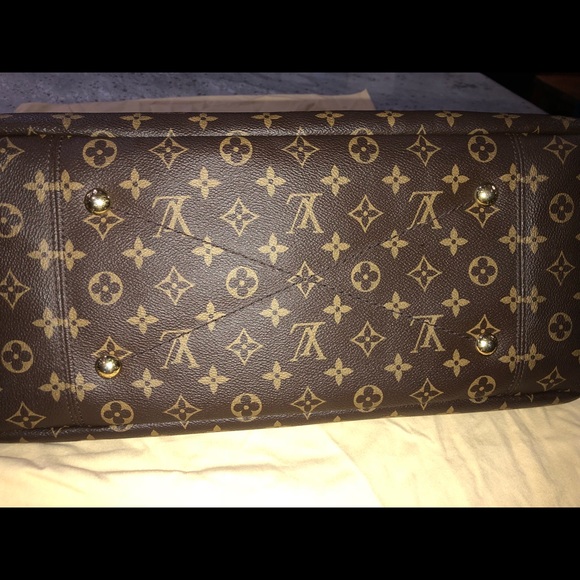 Louis Vuitton Artsy MM Monogram Purse - Picture 2 of 8